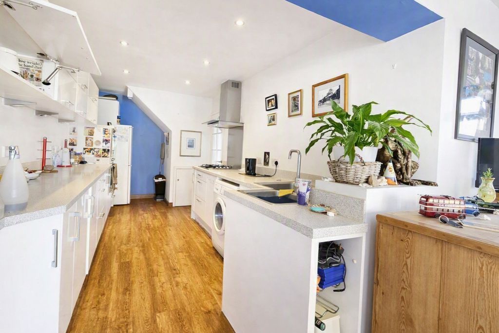 Property photo 3 of 13 Kitchen/Diner