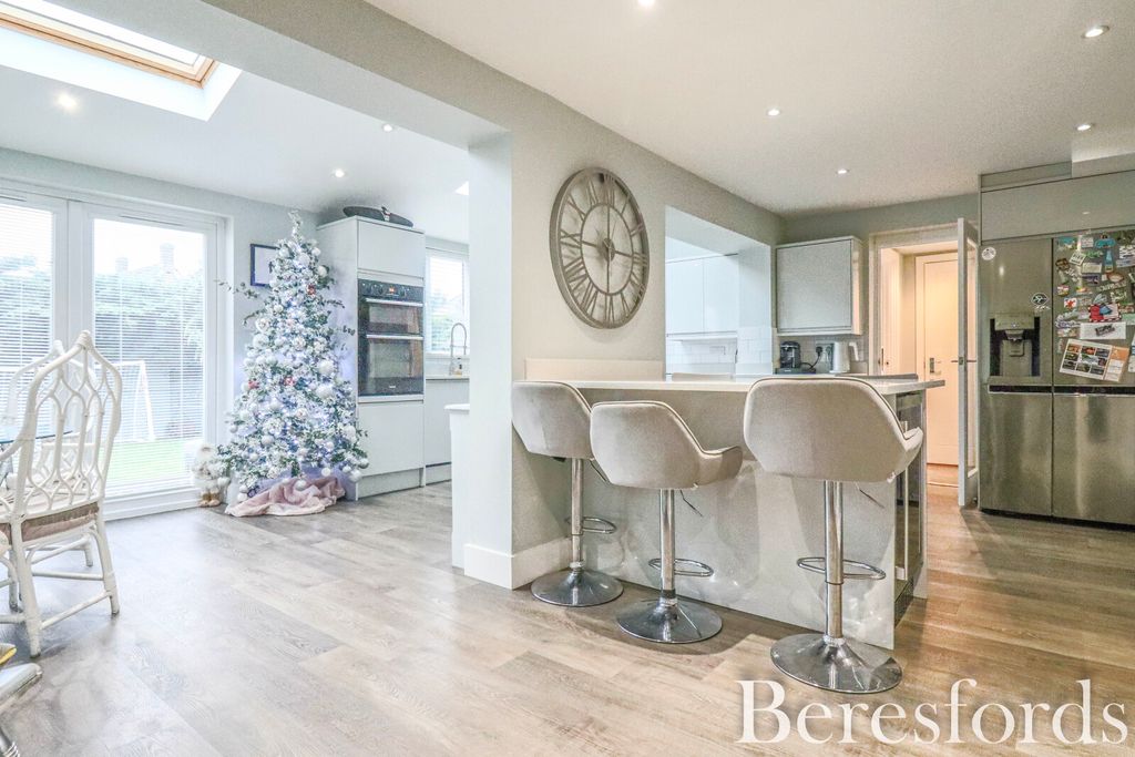 Property photo 2 of 22 Picture No. 11