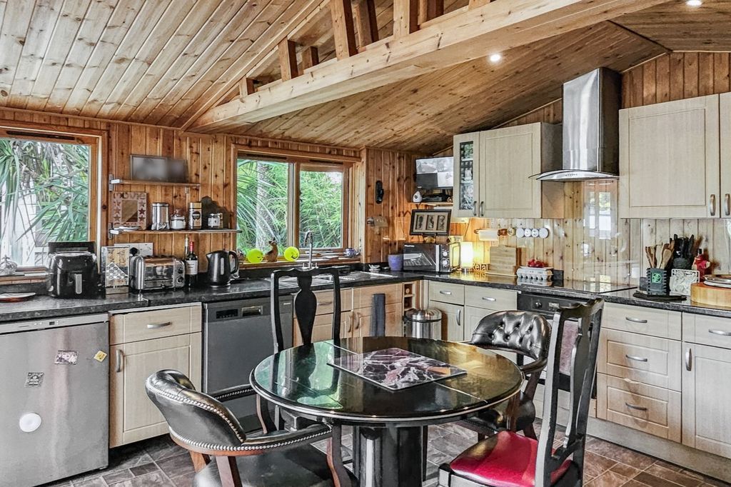 Property photo 2 of 19 108 Taggs Island, Hampton Court, Tw12 2Ha
