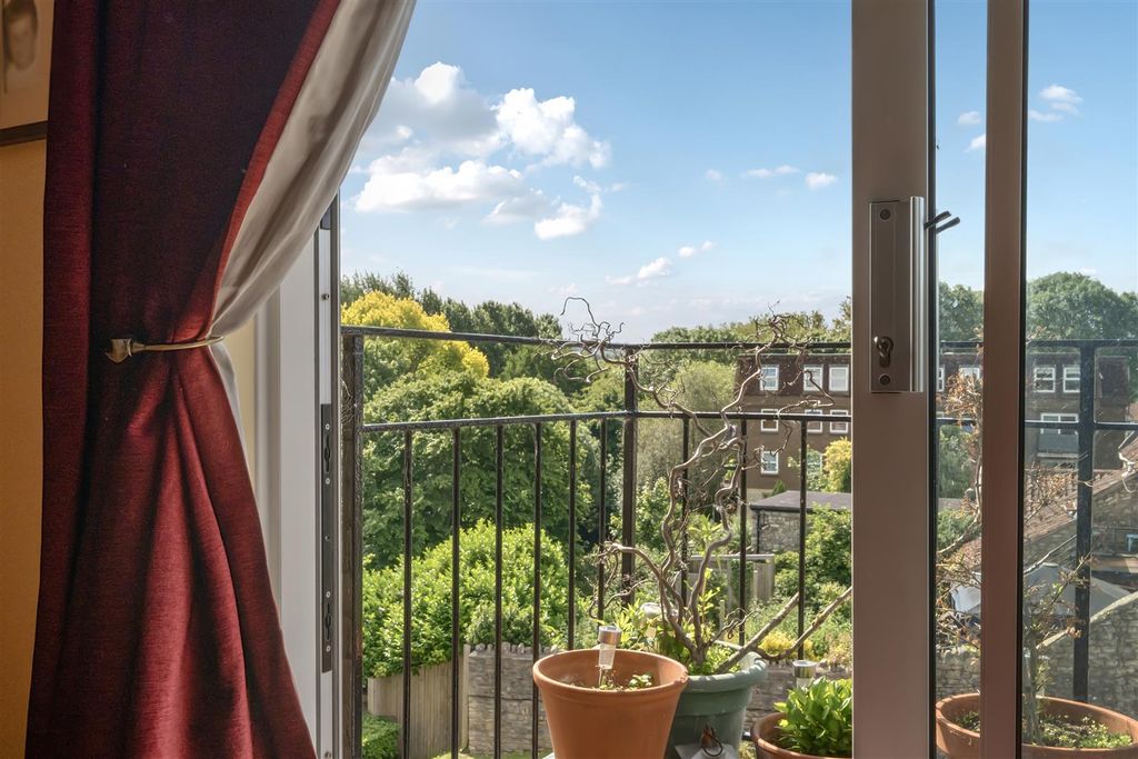 Property photo 2 of 10 1306128-4-68503Fe4A2F4B.Jpg