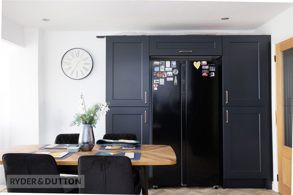 Property photo 3 of 26 Kitchen