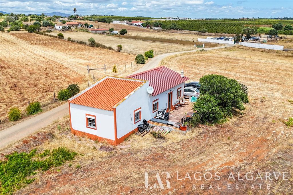 Property photo 1 of 25 Renovated One-Bedroom Villa With 6,200 m² Of Land In Odiáxere, Close To Lagos