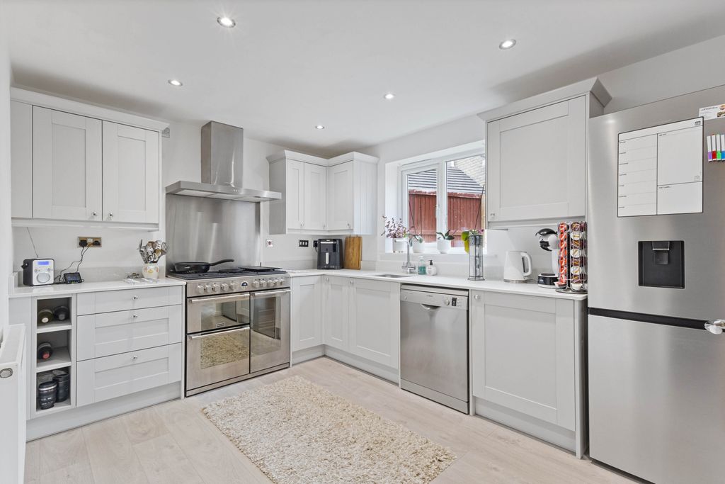 Property photo 3 of 14 Kitchen