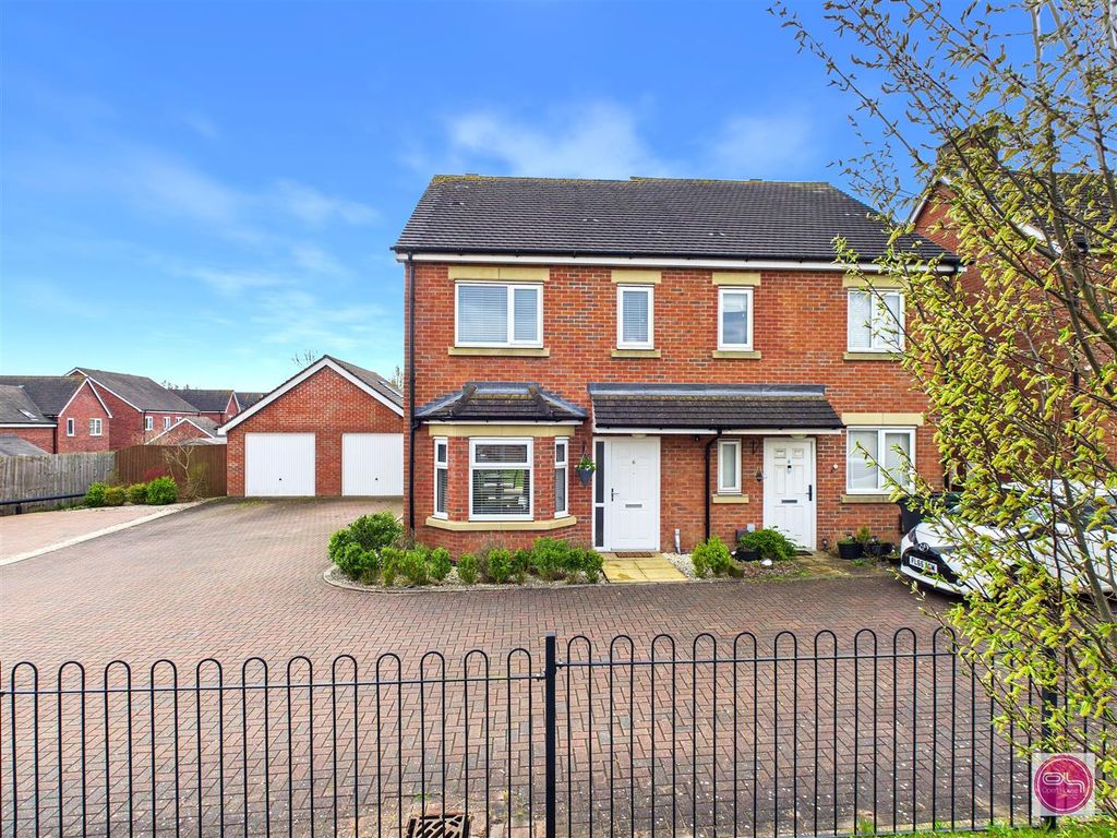 Property photo 2 of 32 Drift Road, Castle Gresley (1).Jpg