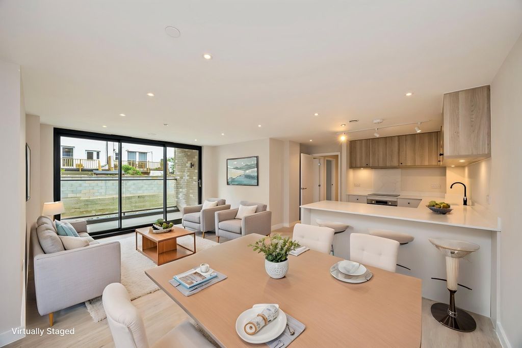 Property photo 2 of 16 5188393