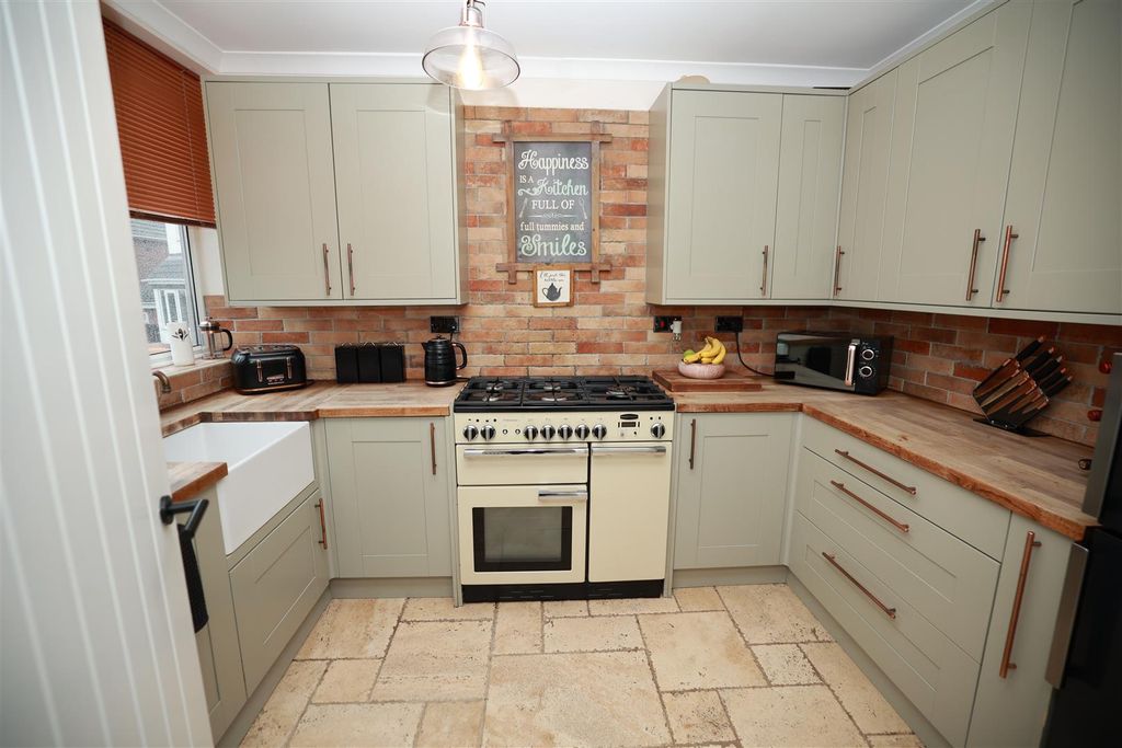 Property photo 3 of 15 Kitchen