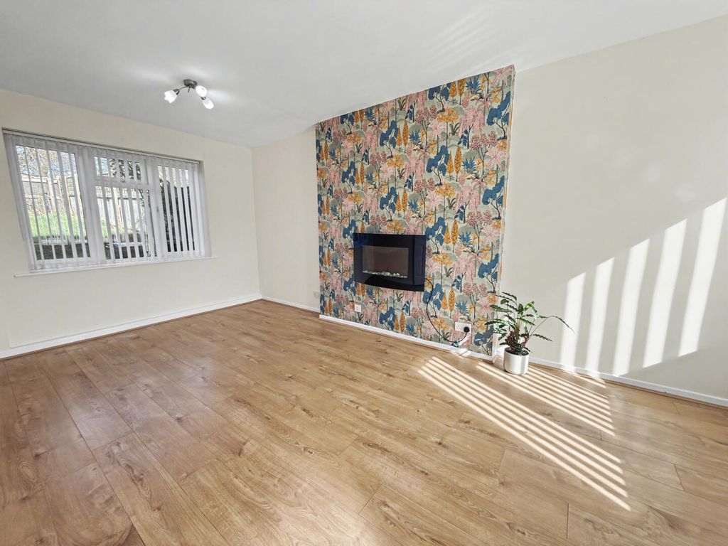 Property photo 3 of 11 Lounge