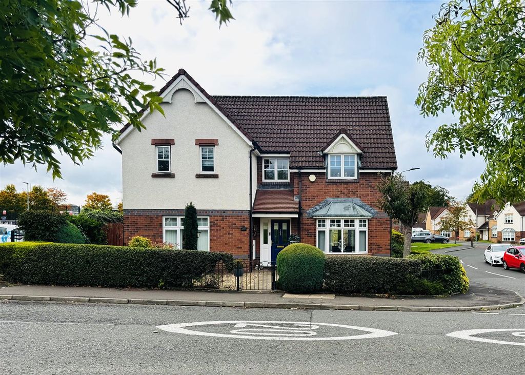 Property photo 1 of 32 Exterior