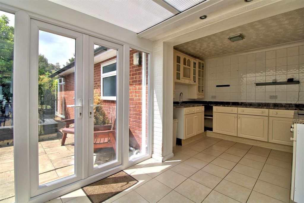 Property photo 3 of 18 Kitchen / Conservatory