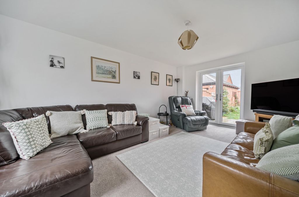 Property photo 2 of 23 1372227-12-690218...