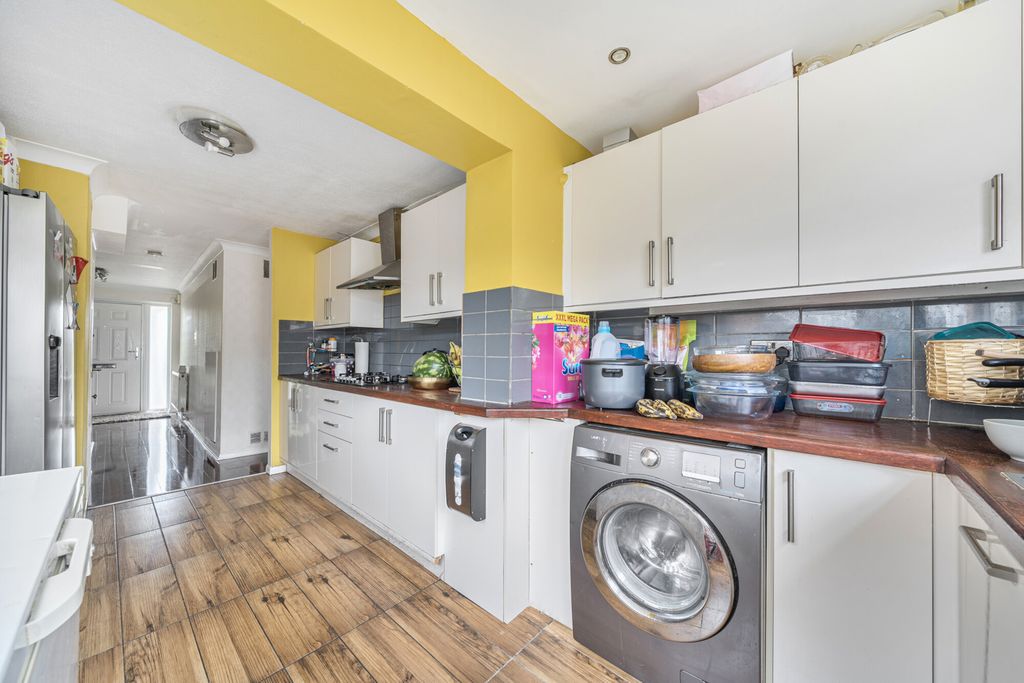 Property photo 2 of 20 Kitchen