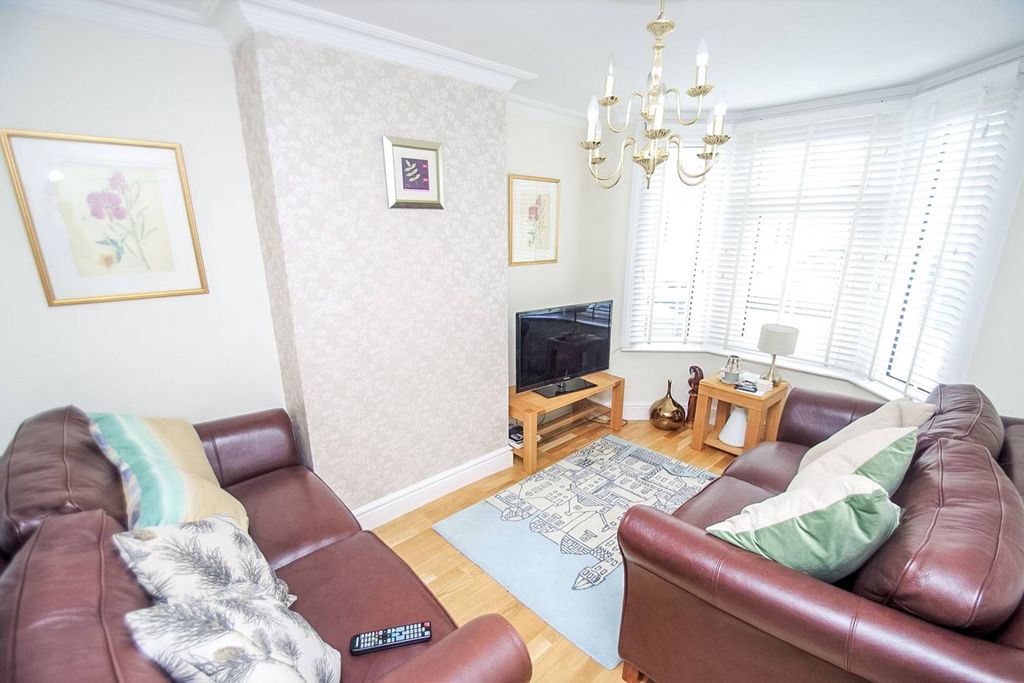 Property photo 2 of 11