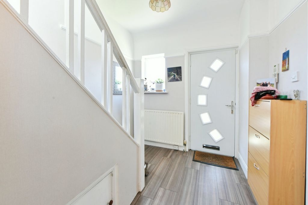 Property photo 2 of 17 Entrance Hallway