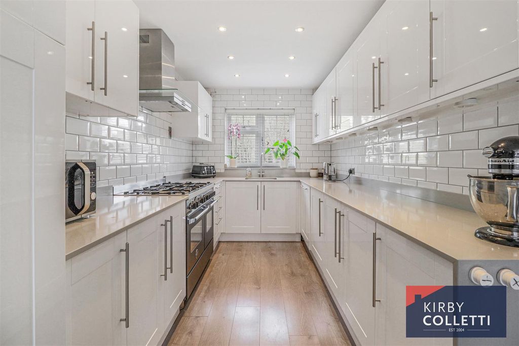 Property photo 2 of 26 Kitchen/Dining Room