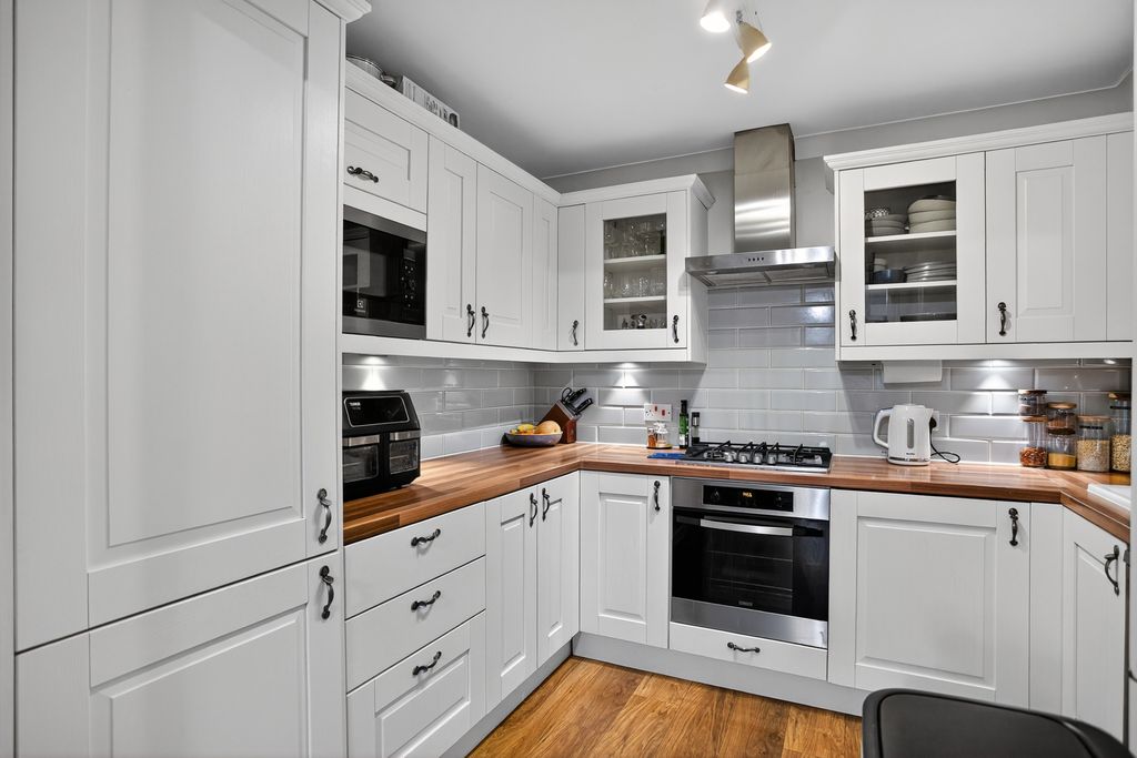 Property photo 2 of 16 Kitchen