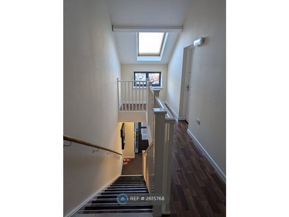 Property photo 3 of 14 Communal Hallway