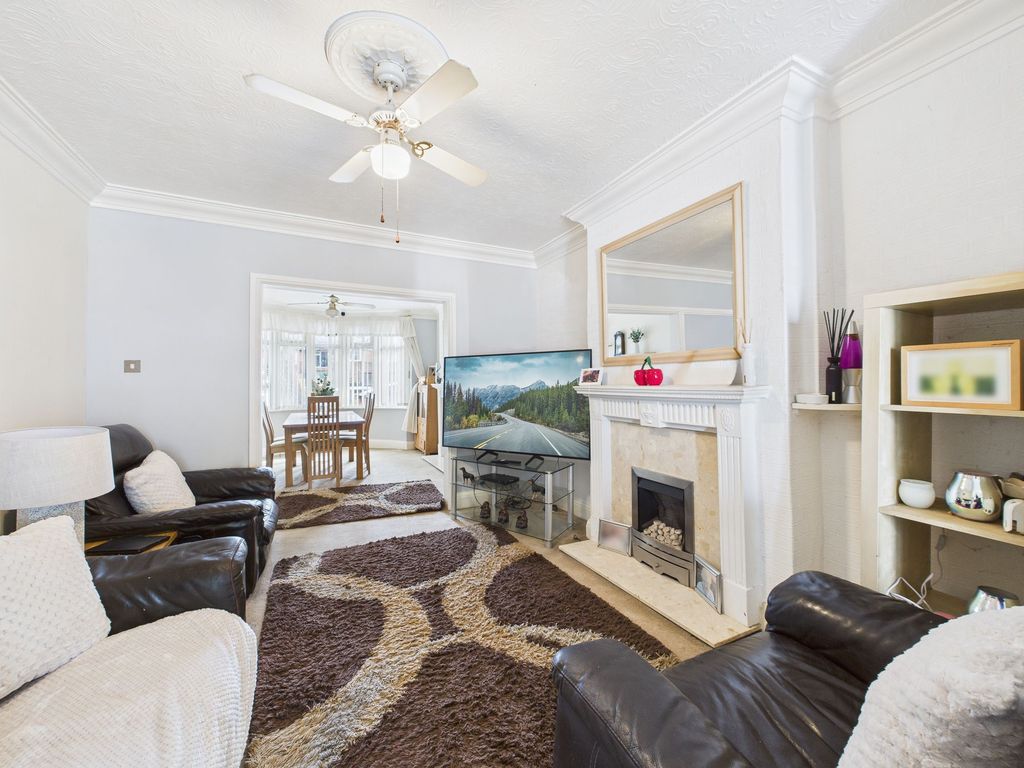 Property photo 2 of 14 Lounge