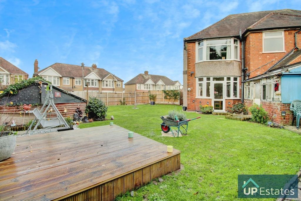 Property photo 2 of 25