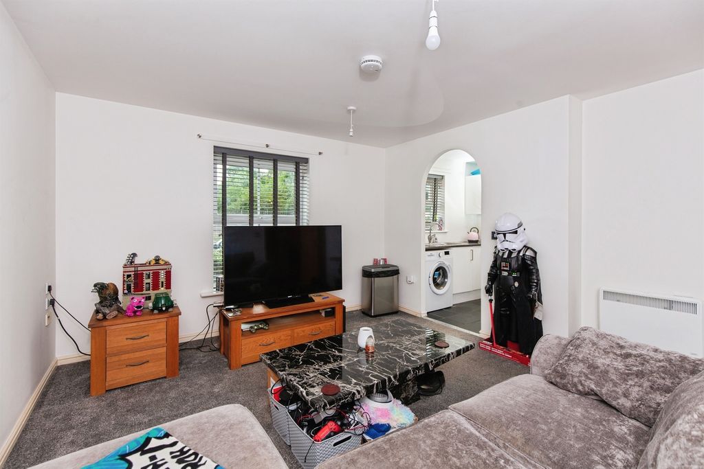 Property photo 2 of 17