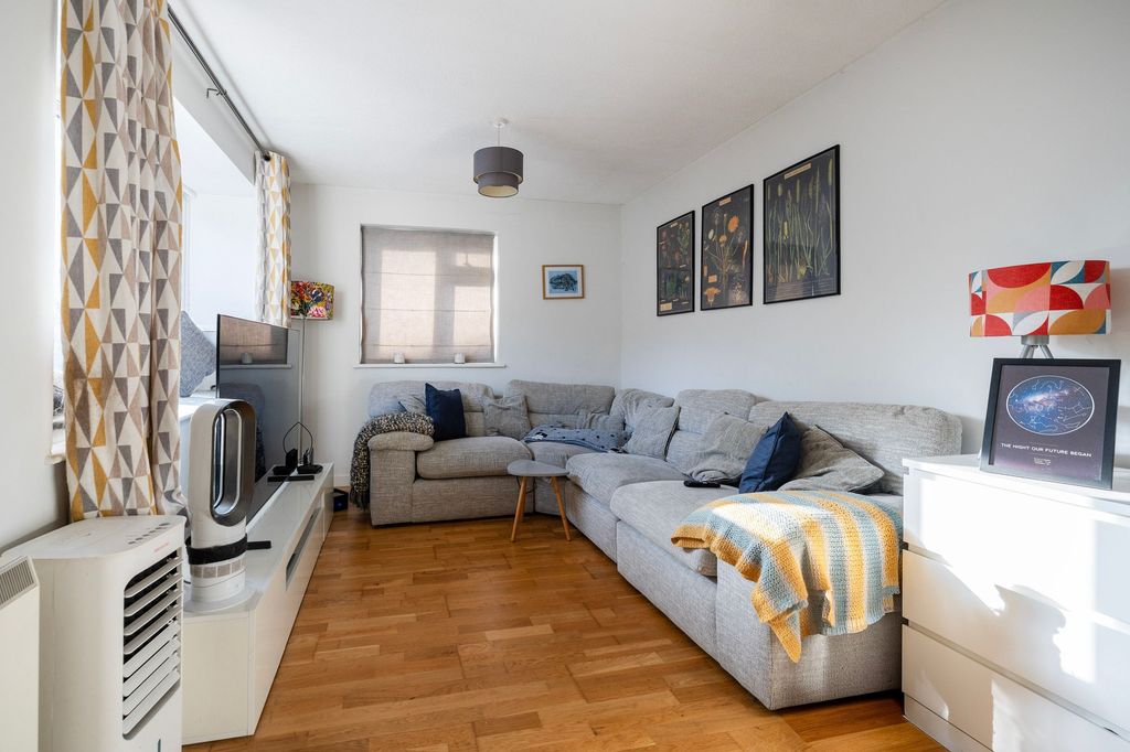 Property photo 3 of 14