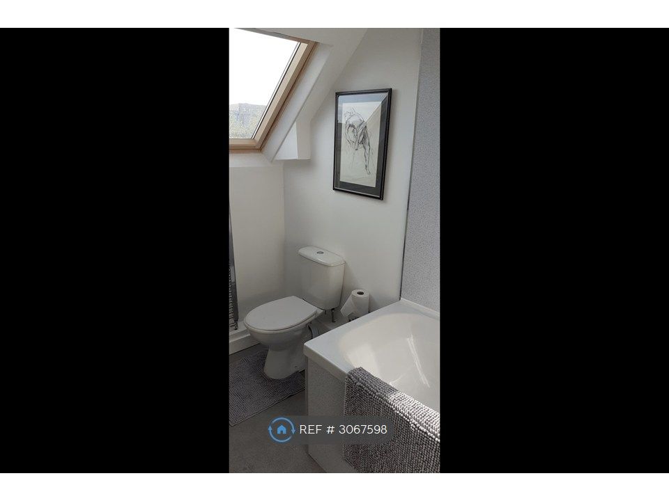 Property photo 2 of 16 Bathroom