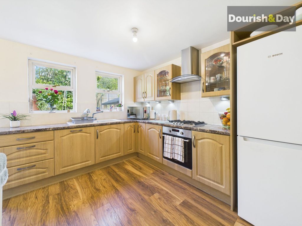 Property photo 3 of 16 Kitchen