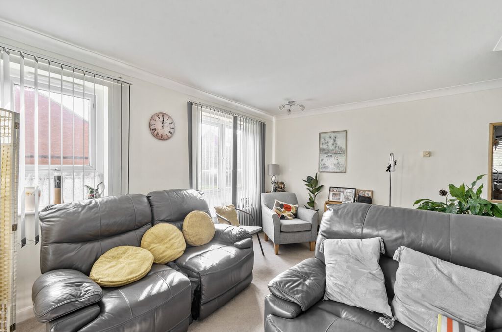 Property photo 2 of 9 1370892-3-68Fa0d7...