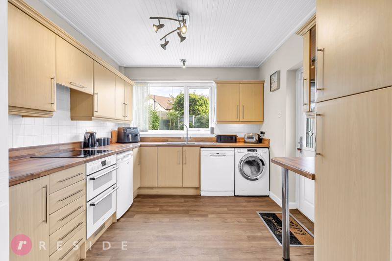 Property photo 3 of 17 Kitchen