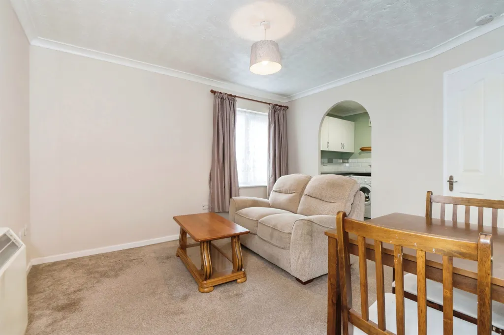 Apartment in Southampton, Maybush - More