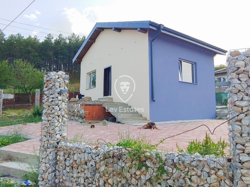 Property photo 1 of 16