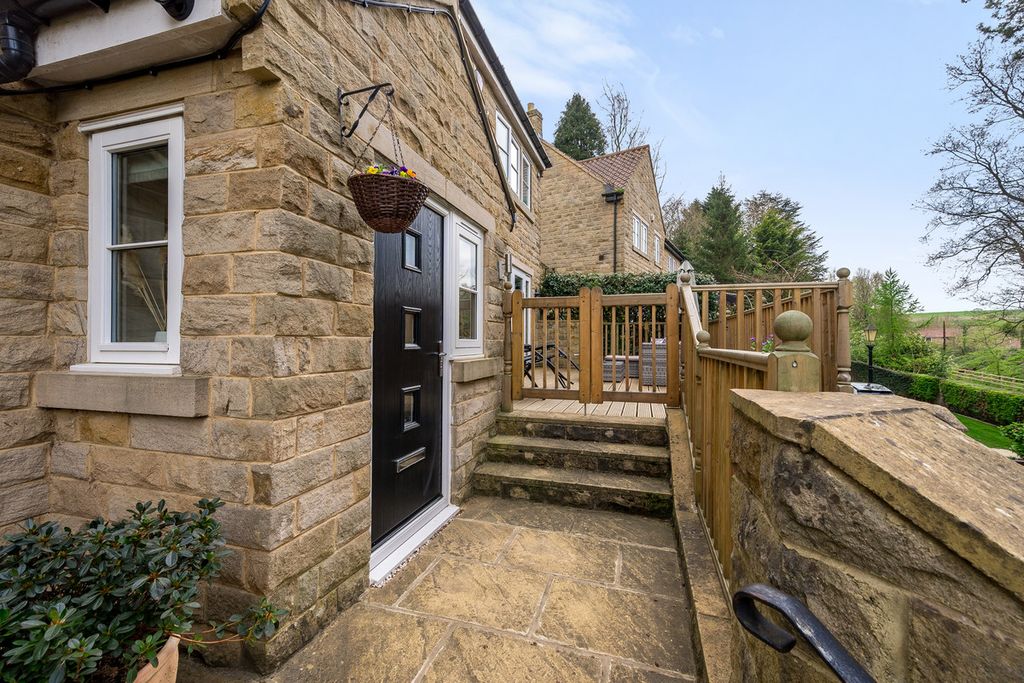 Property photo 2 of 35