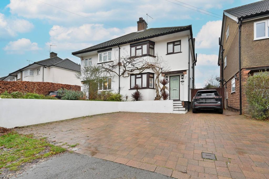 Property photo 2 of 25