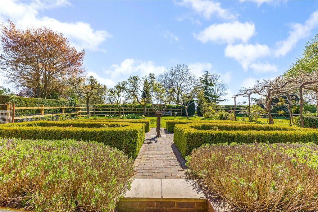 Property photo 3 of 27 Formal Gardens