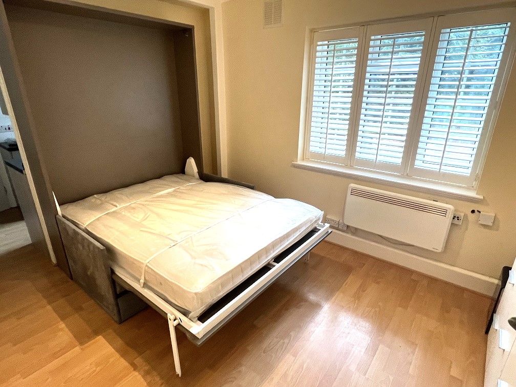Property photo 2 of 15 Studio Room With Wall Bed