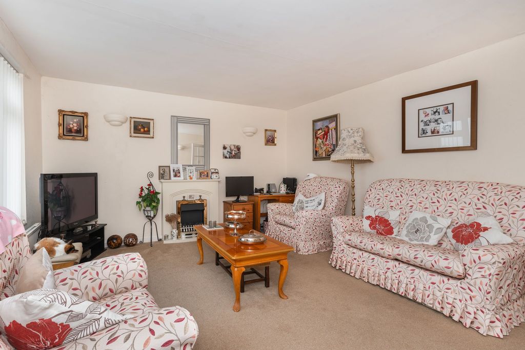 Property photo 3 of 20