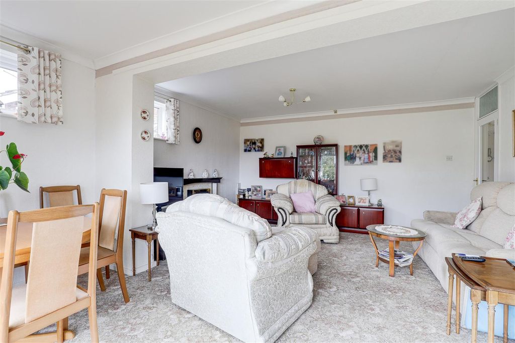 Property photo 2 of 17 10219.Jpg