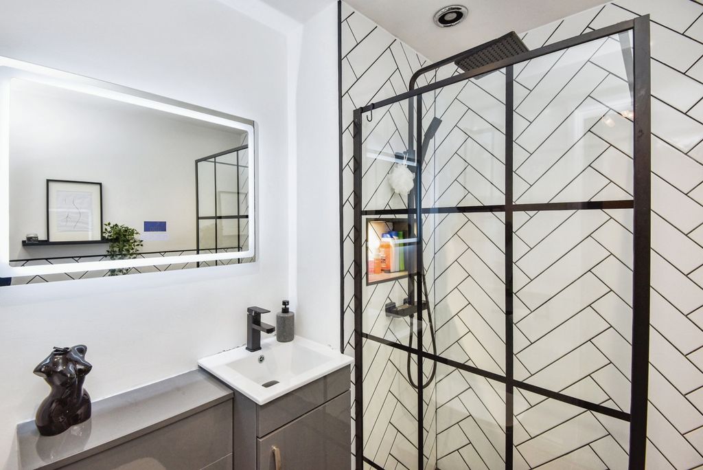 Property photo 2 of 20 Pbox-Img.Jpg