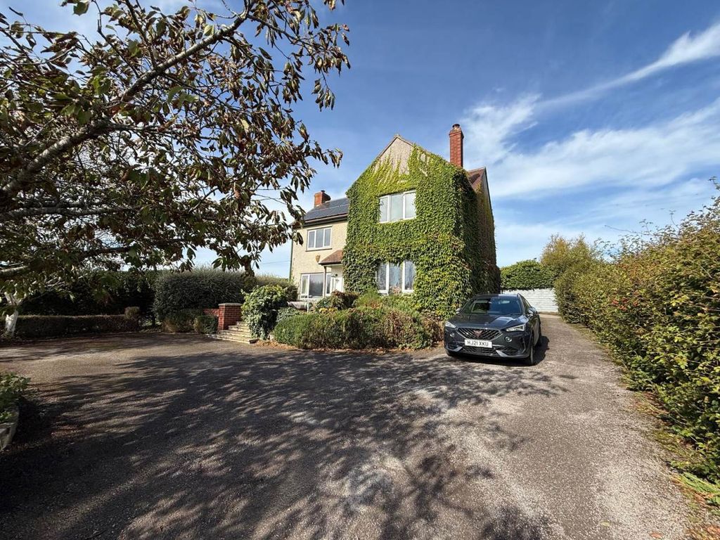 Property photo 1 of 18 External