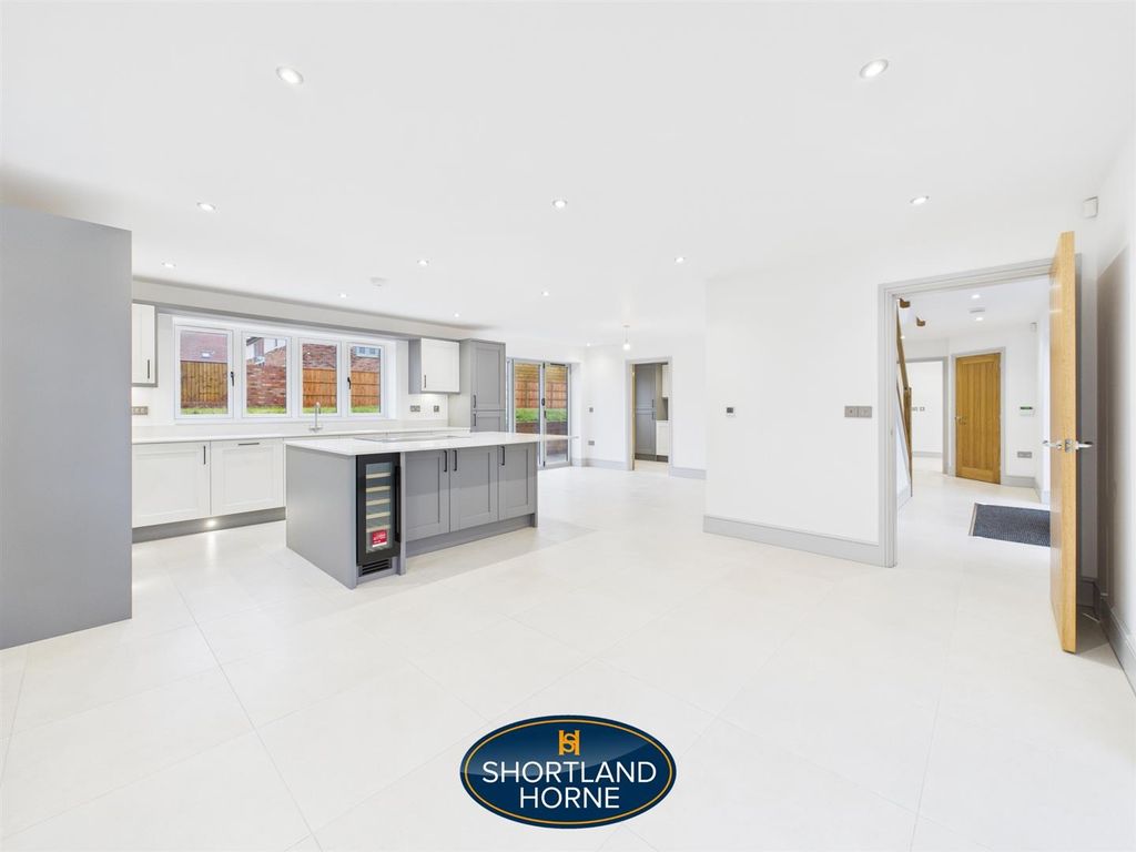 Property photo 3 of 34 Cam04377G0-Pr0076-Still005.Jpg