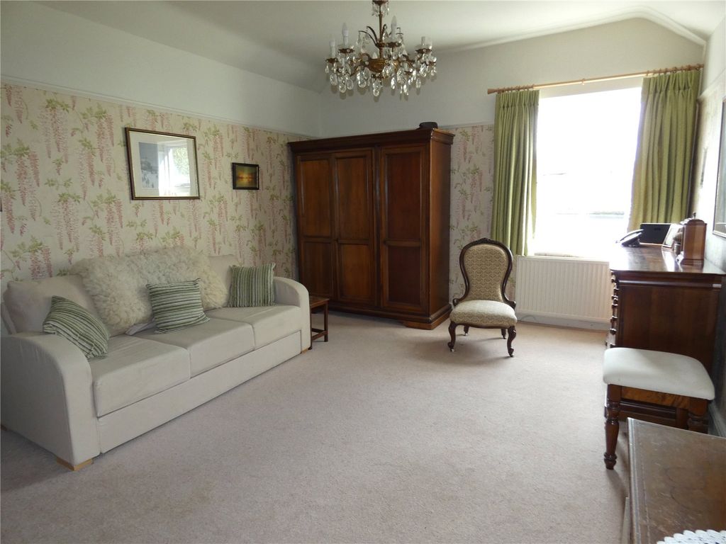Property photo 3 of 28 Dressing Room