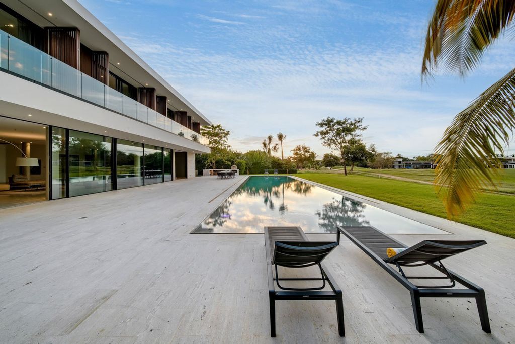 Property photo 2 of 32