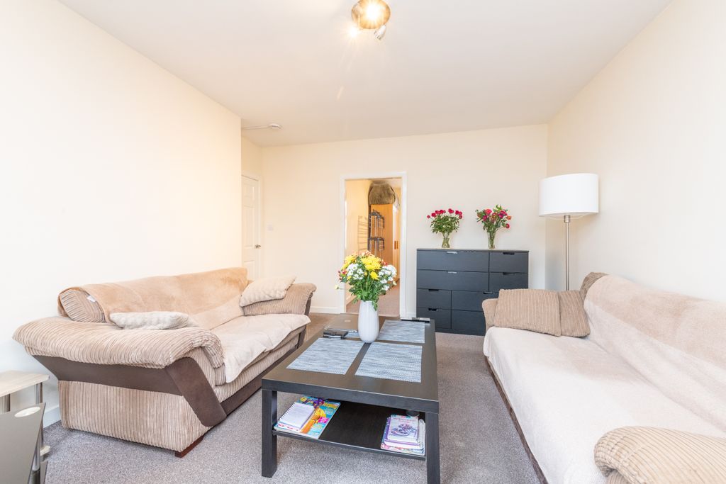 Property photo 2 of 28