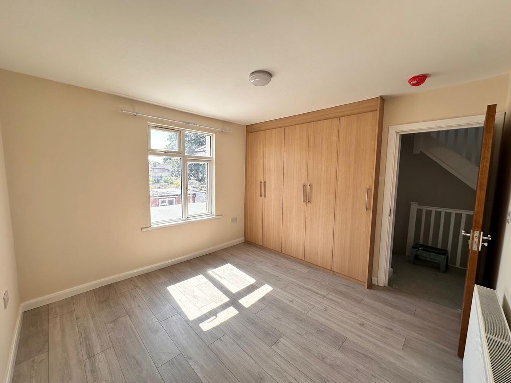 Property photo 1 of 7 3 Bed Flat To Rent Western Road, Southall Ub2