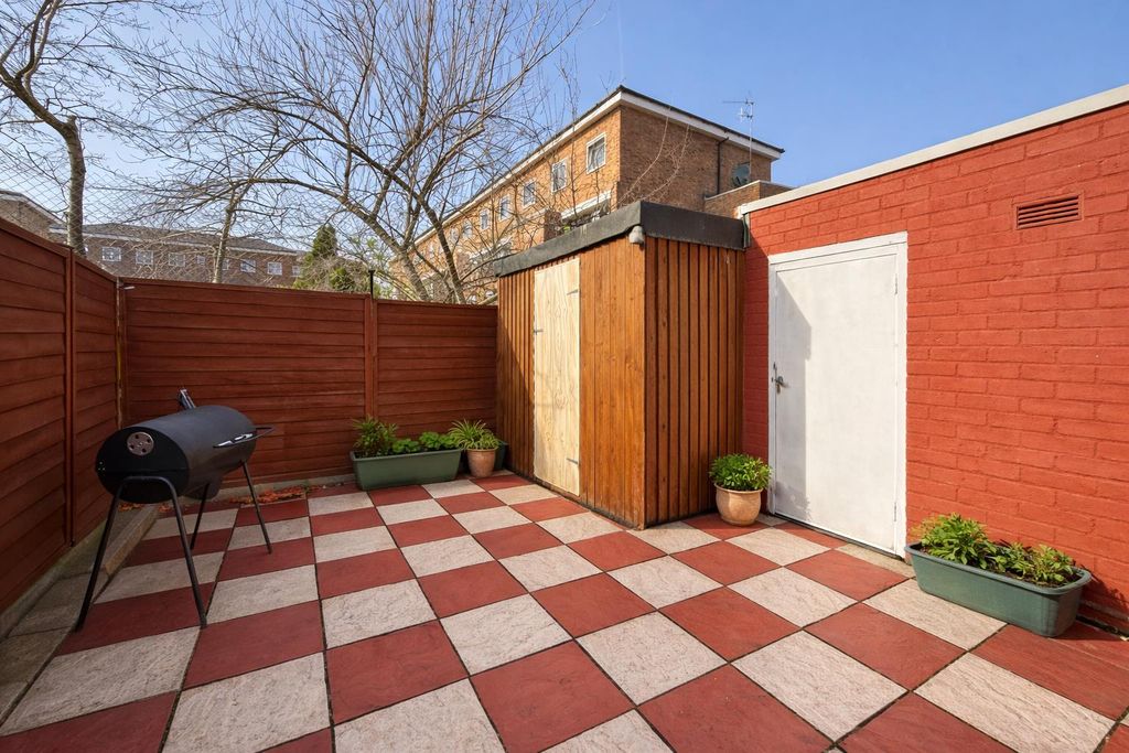 Property photo 2 of 9 Garden Space.Png