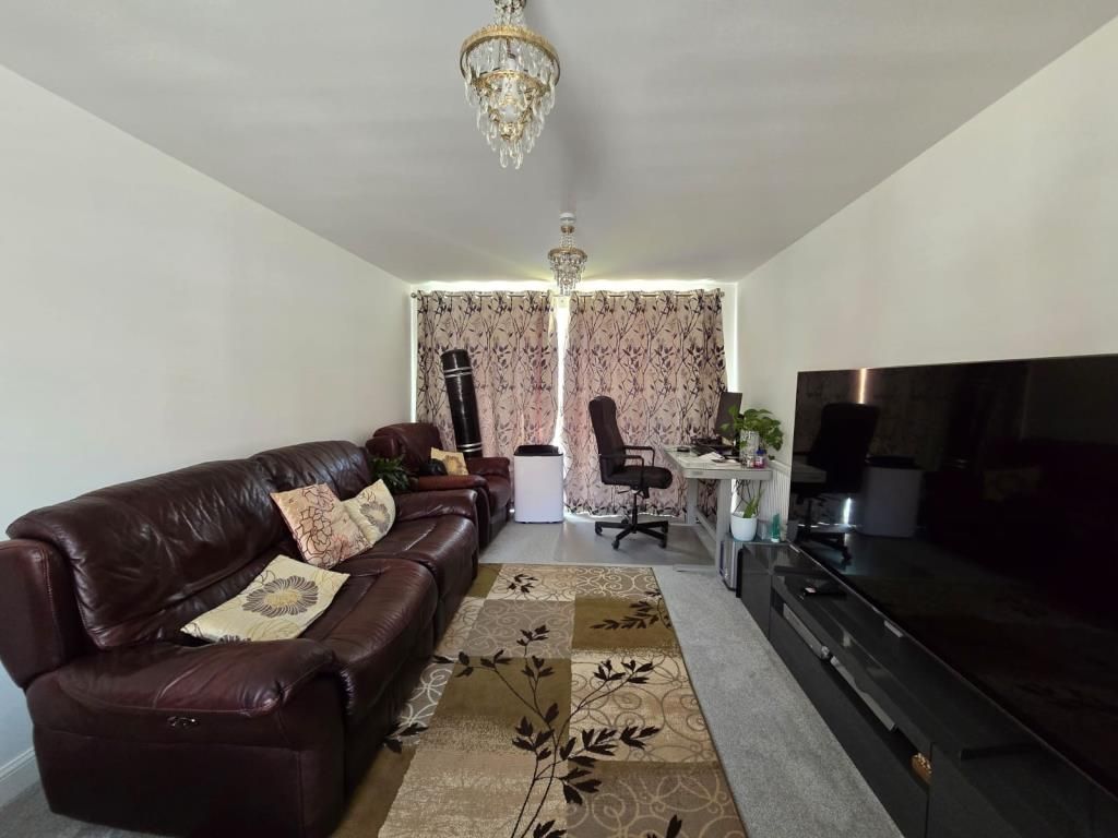 Property photo 2 of 10 Living Room