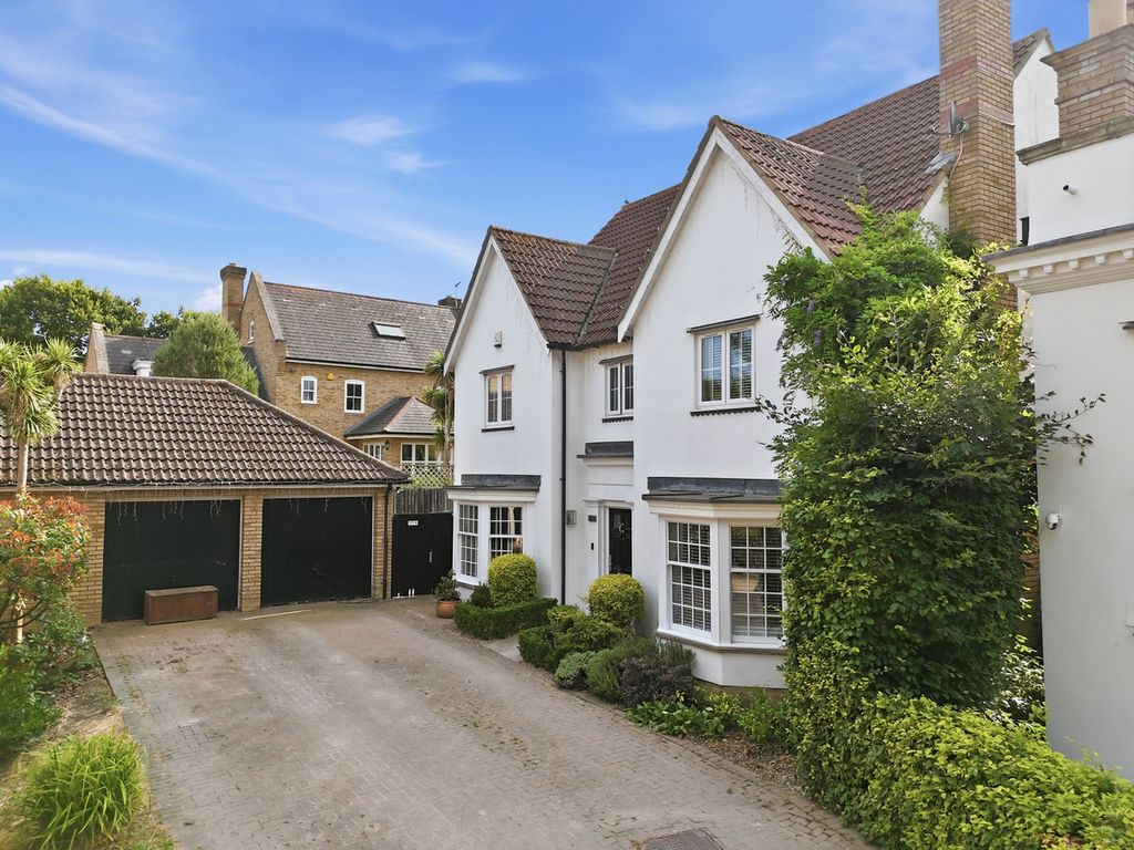 Property photo 2 of 32