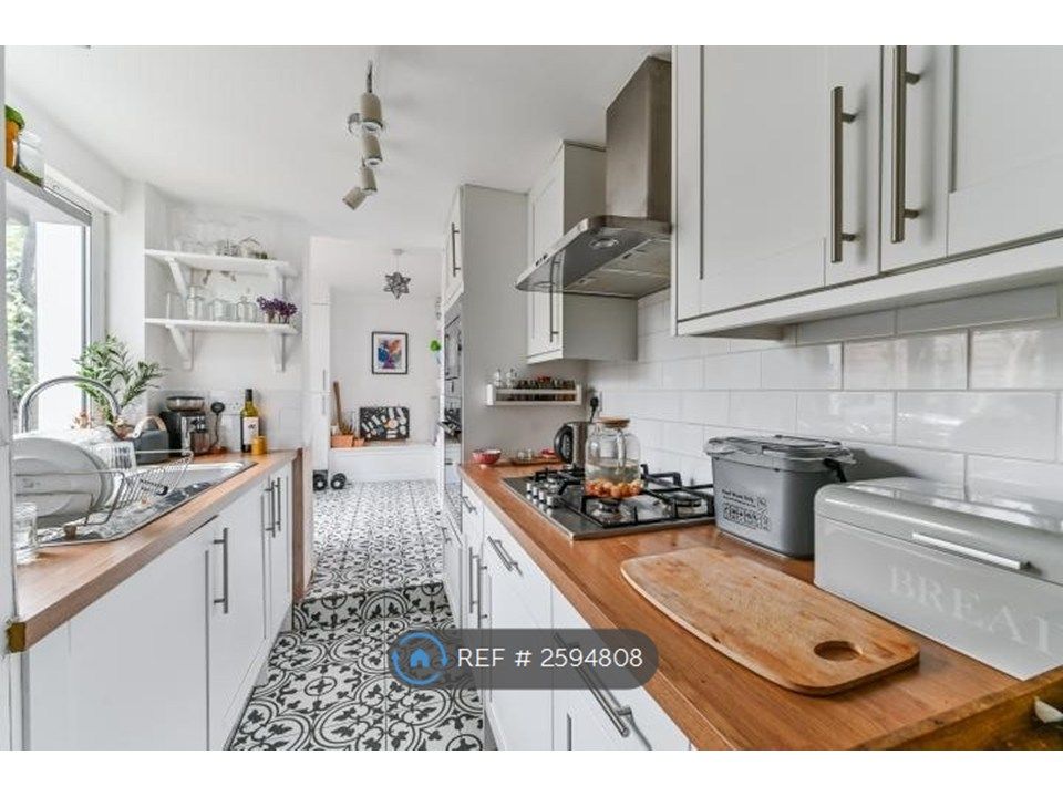 Property photo 3 of 7 Kitchen