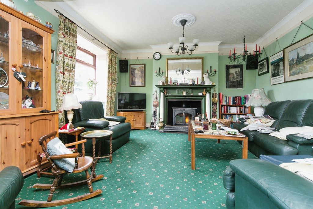 Property photo 3 of 17 Owners Lounge