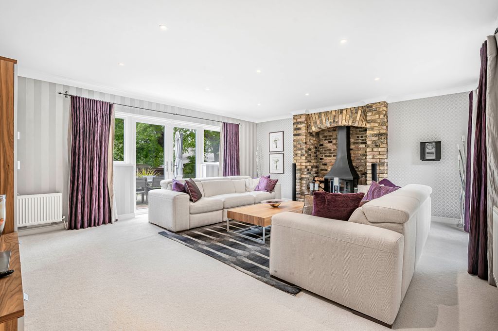 Property photo 2 of 28 Living Room