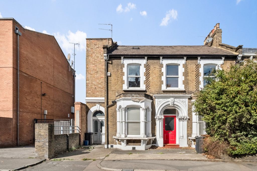 Property photo 1 of 9